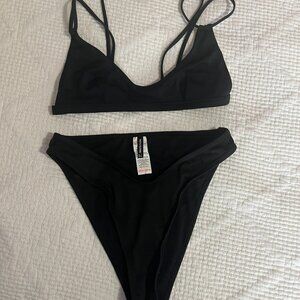 Pretty Little Thing- Black Bikini Set (4)